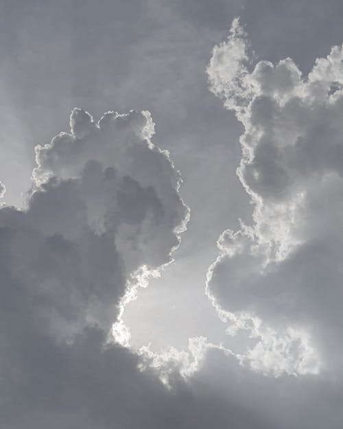 atmosfer, beyaz bulutlar, beyaz gökyüzü içeren Ücretsiz stok fotoğraf