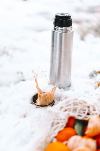 Customer photo: the flask with its lid off in the snow — Amine on Pexels