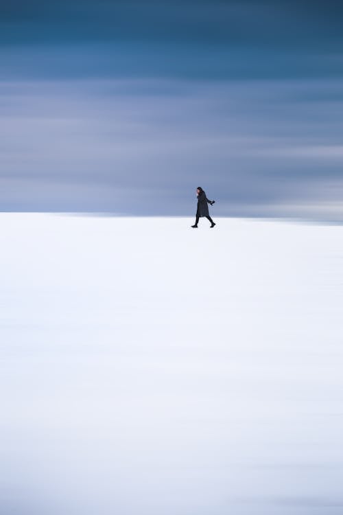 Imagine de stoc gratuită din acoperit de zăpadă, cer albastru, cu vârfuri înzăpezite