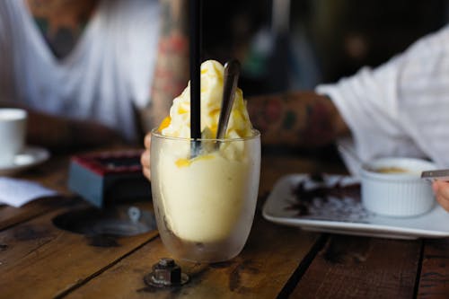 Foto profissional grátis de alimento, amarelo, caneca