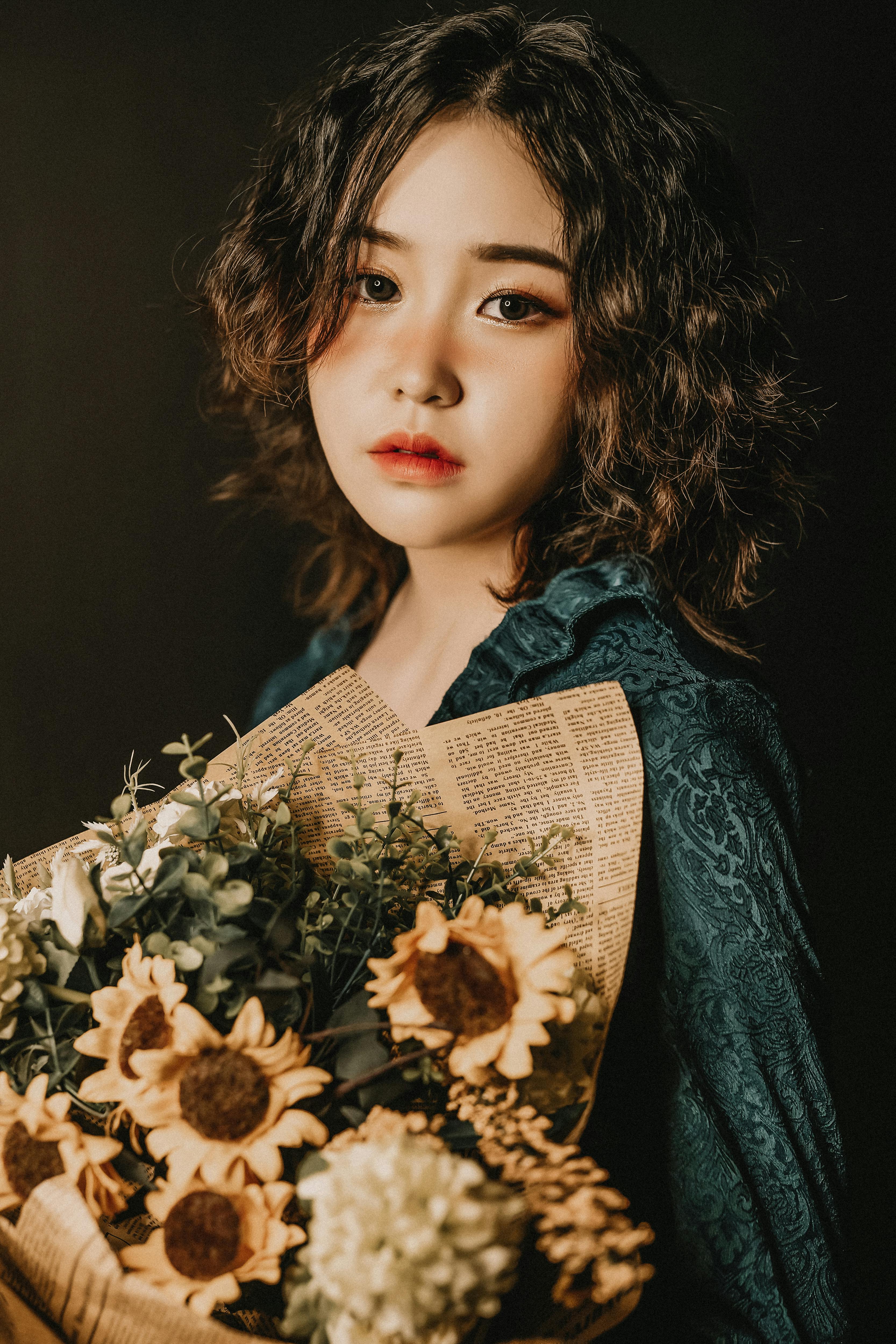 De franc Foto d'estoc gratuïta de adult jove, arranjament floral, artístic Foto d'estoc