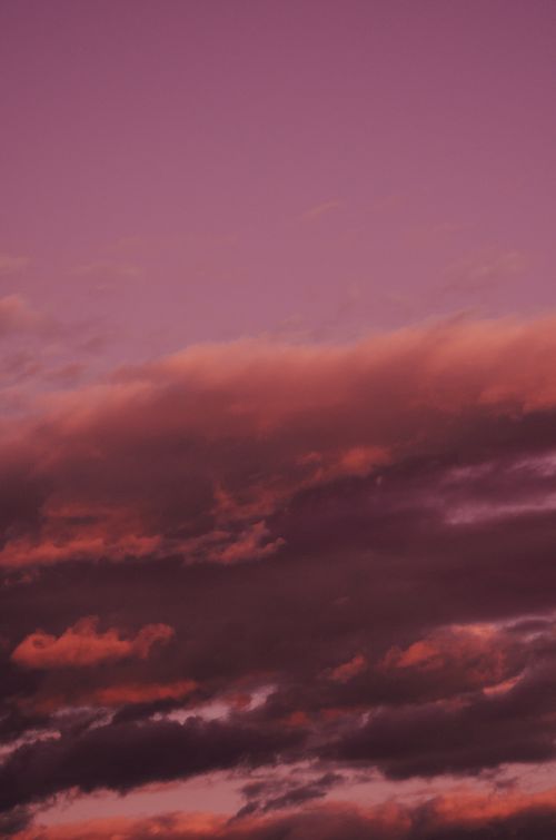Free A captivating twilight sky showcasing vibrant and dramatic clouds against a colorful horizon. Stock Photo