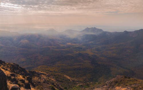 Gratis stockfoto met dronefoto, gigantische bergen, groene bergen