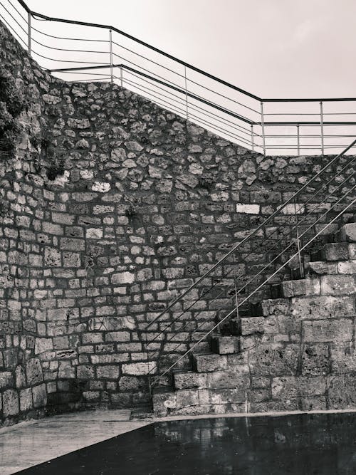 Free Grayscale Photo of Concrete Staircase Stock Photo