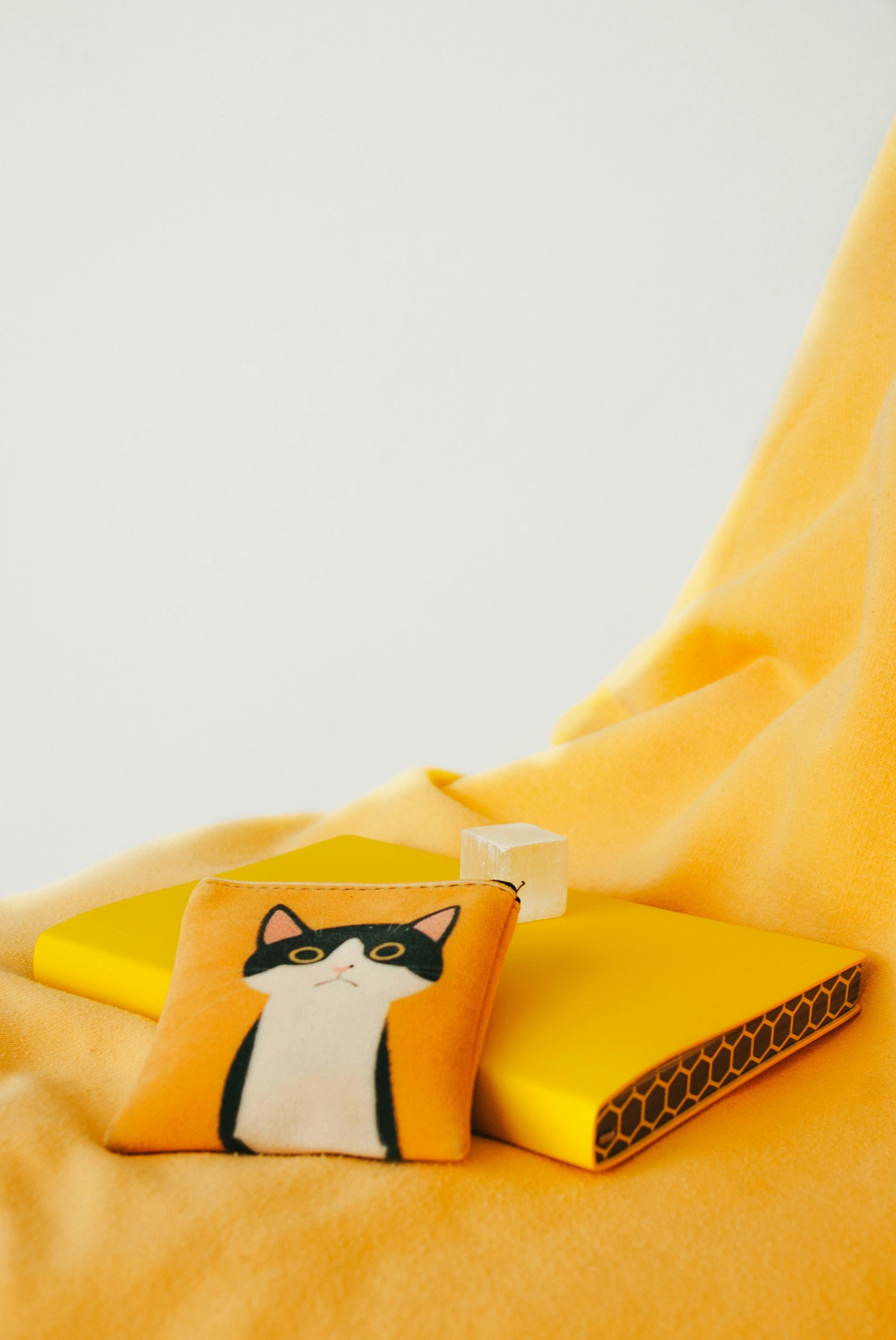 Does a yellow purse go with everything?