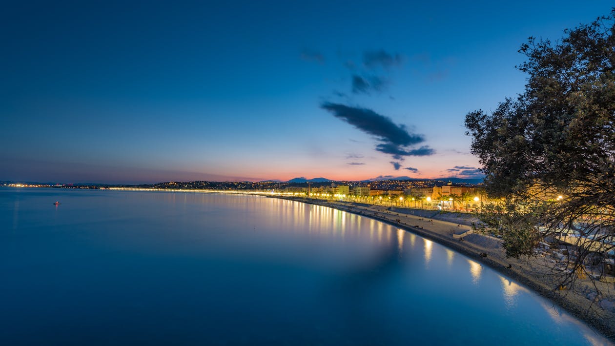 Kostenloses Stock Foto zu abend, küste, lichter der stadt