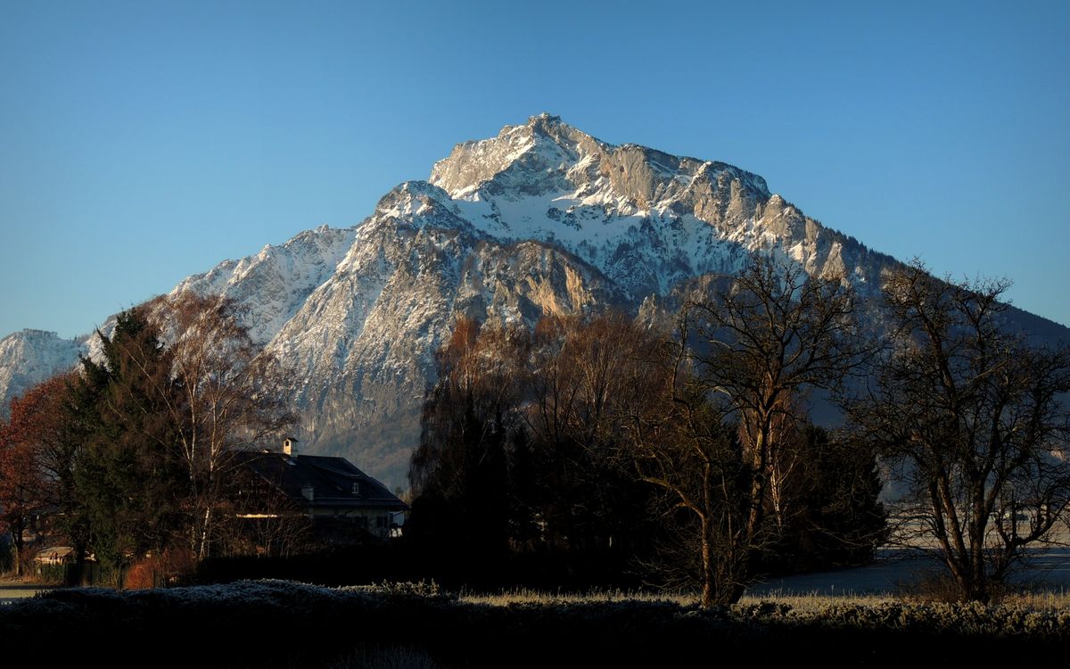 Unde te cazezi în Salzburg - muntele Untersberg cu zăpadă