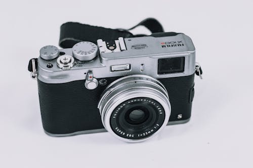 無料 黒とグレーの富士フイルムカメラ 写真素材