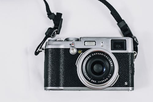 Close Up Photo of Vintage Black and Silver Single-lens Reflex Camera