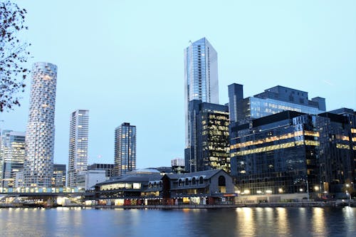 무료 강가, 건물, 고층 건물의 무료 스톡 사진