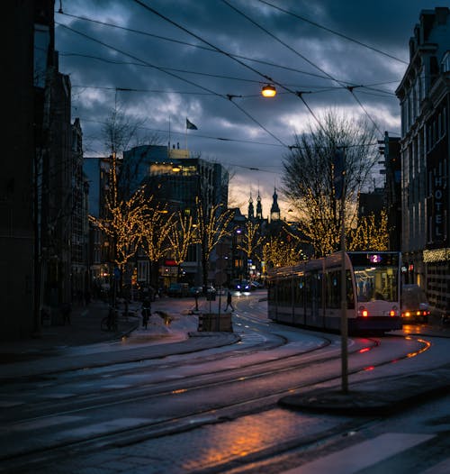 ストリート写真, 夕方, 夜の街の無料の写真素材