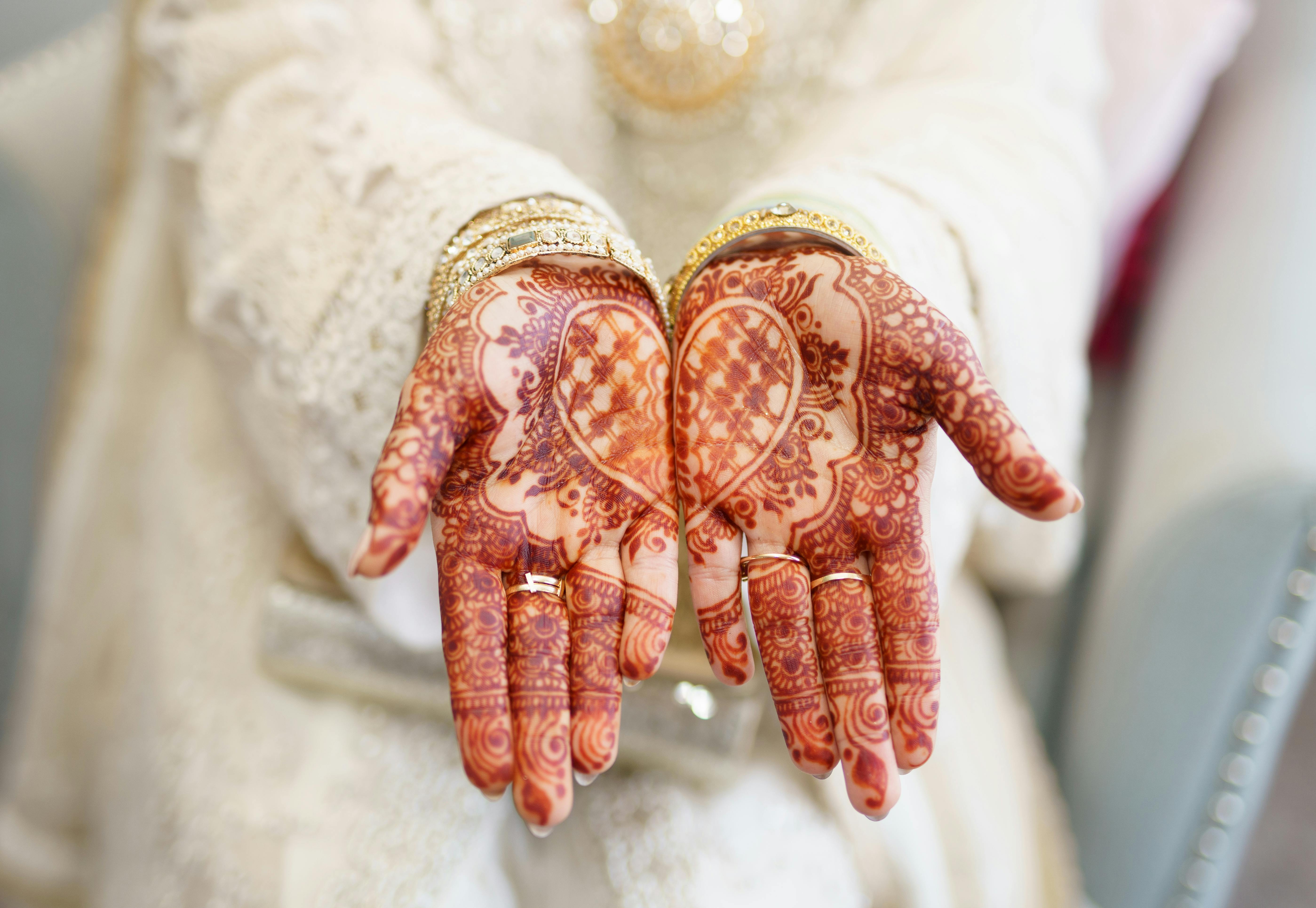 Detail of a Traditional Indian Religious Wedding  Bride Wearing Beautiful  Garments Jewelry and Henna Tattoo Stock Photo  Image of beautiful dance  160307680