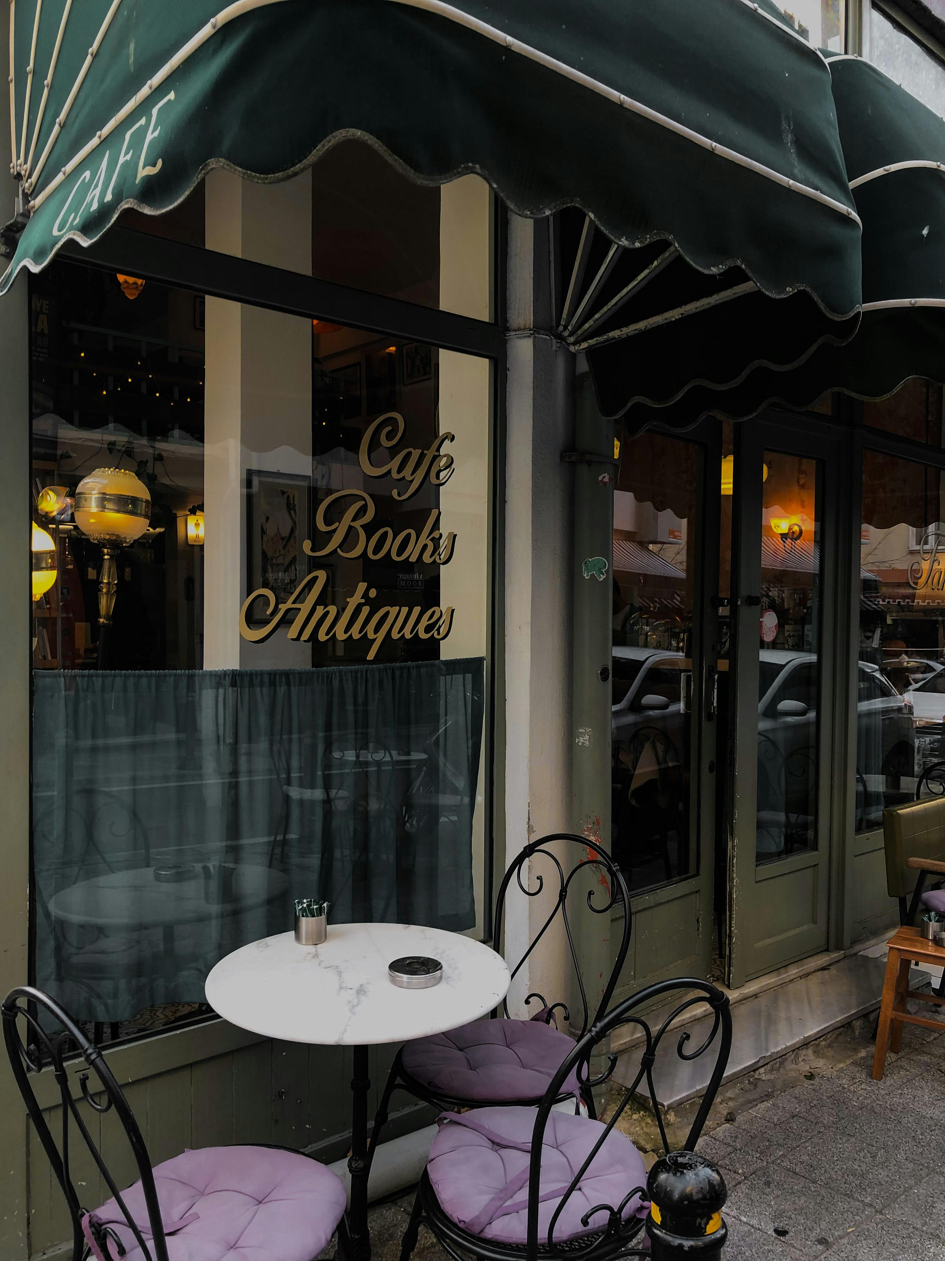 A Sidewalk Cafe · Free Stock Photo