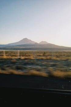 Dynamic photo of mountains with a blurred motion effect, evoking speed and tranquility.