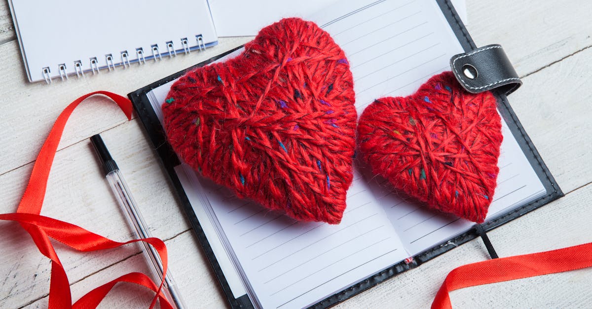 How to make adjustable bracelets with yarn