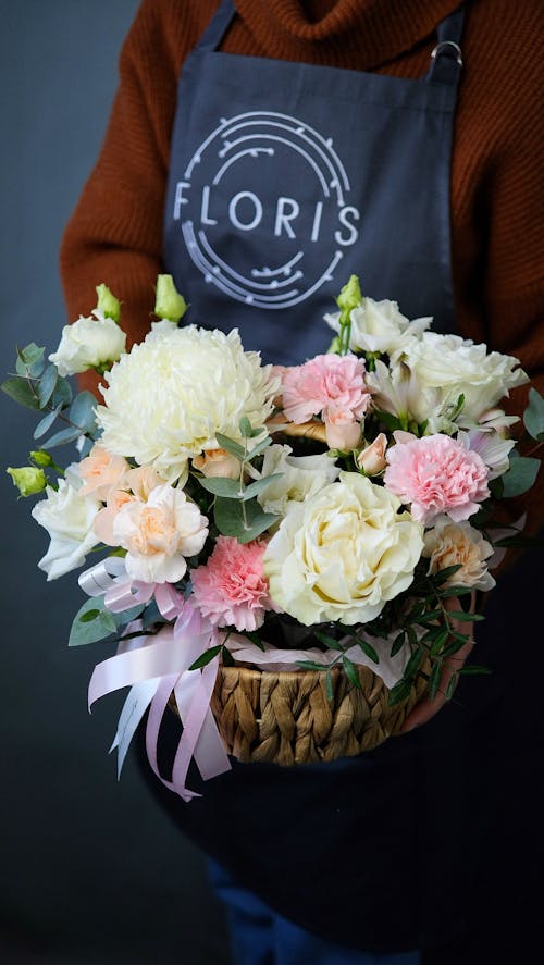 Free White and Pink Flower Bouquet Stock Photo