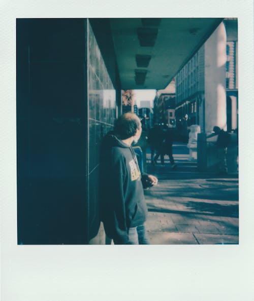 Photos gratuites de capuche, homme, image polaroid