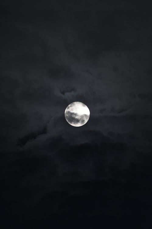 Free A View of a Full Moon in the Dark Sky Stock Photo