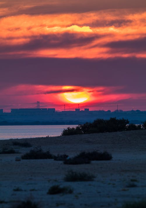 Бесплатное стоковое фото с вертикальный выстрел, восход, живописный