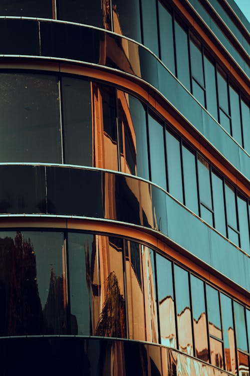 Бесплатное стоковое фото с вертикальный выстрел, офисное здание, современная архитектура