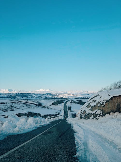 Kostenloses Stock Foto zu leere straße, schnee bedeckt, schneebedeckt