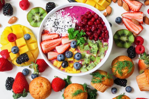 Frutta fresca per una colazione semplice Frutta fresca per una colazione semplice