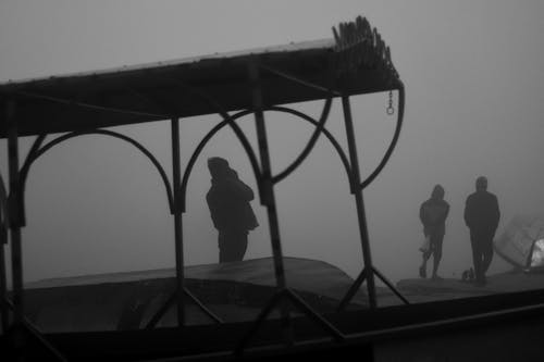 Fotobanka s bezplatnými fotkami na tému bw fotografovanie, mestských ulíc, rušná ulica