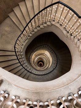Faszinierende Treppe & Wendeltreppe – Architektur Hintergrundbild