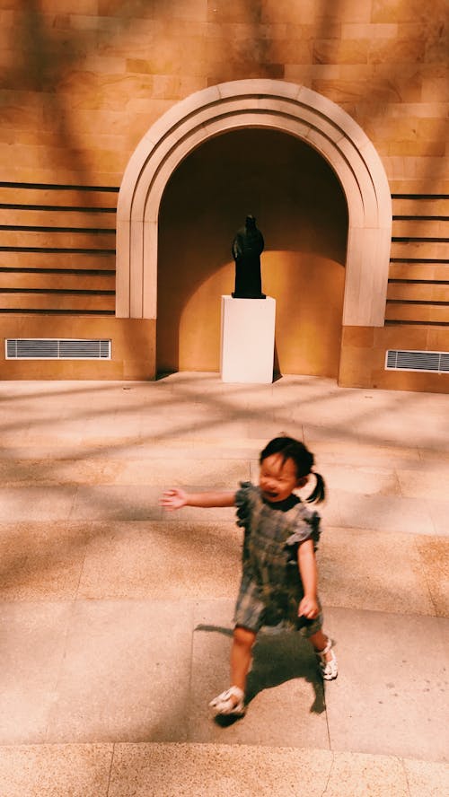 Free stock photo of art museum, free running, little girl