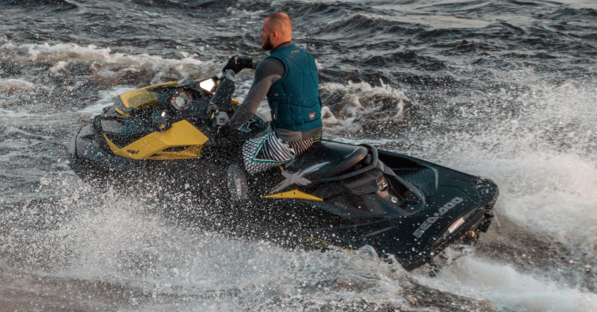 Look Completo para Andar de Jet Ski Masculino em 2026: Segurança, Conforto e Estilo