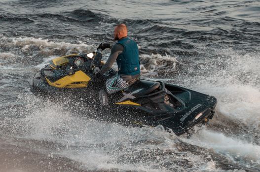 Melhor Capa para Jet Ski em 2026: Proteja sua Moto Aquática com Segurança - imagem 1