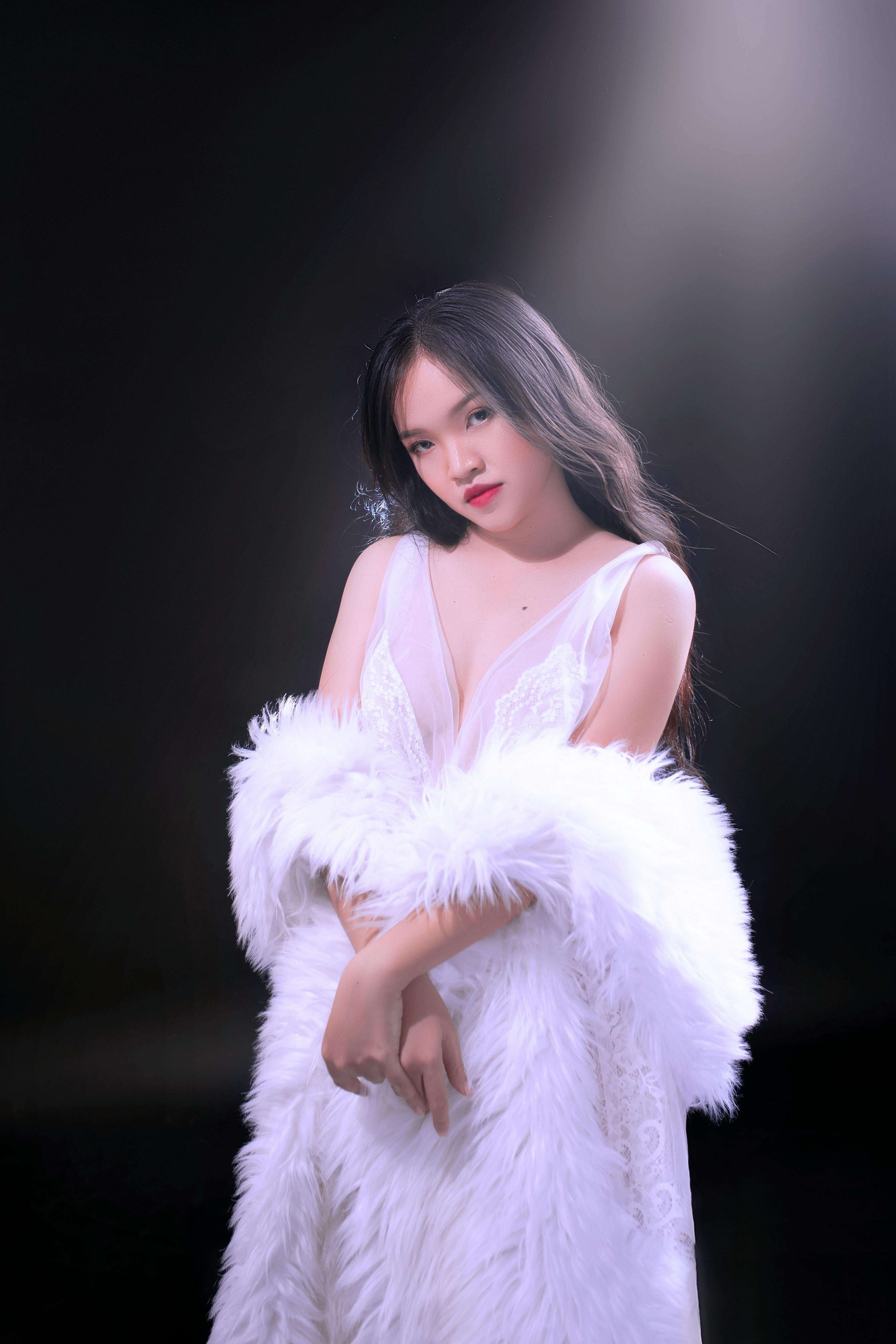 What are the signs that a girl is beautiful?