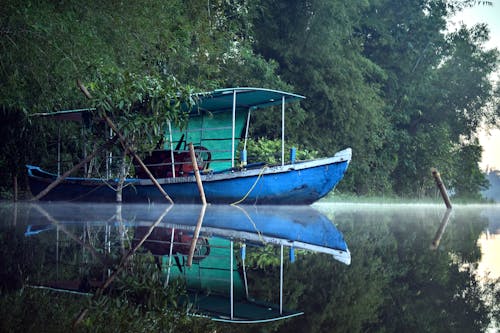 Безкоштовне стокове фото на тему «берег озера, вид на озеро, човен»