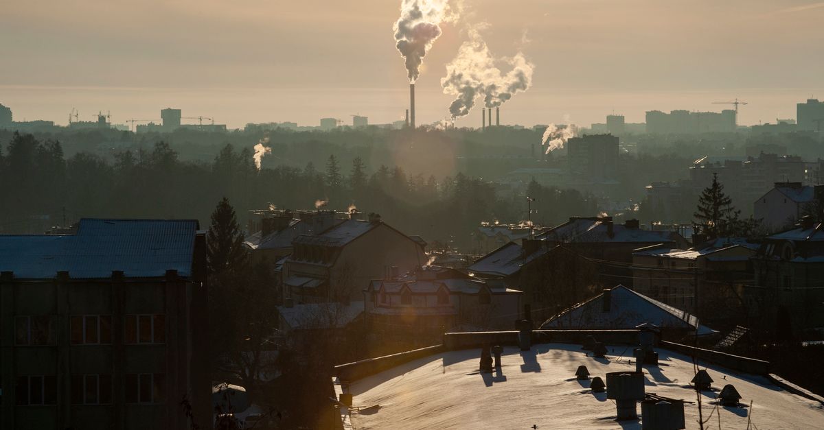 Impacto de las 10 industrias más contaminantes en los ecosistemas terrestres y acuáticos Impacto de las 10 industrias más contaminantes en los ecosistemas terrestres y acuáticos