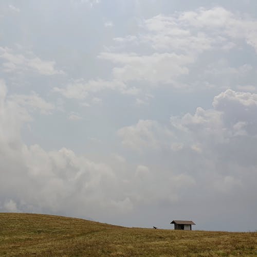 ahır, arazi, bulutlar içeren Ücretsiz stok fotoğraf