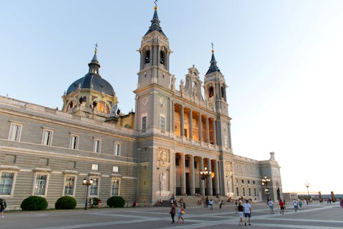 Kostnadsfri bild av almudena katedral, Fasad, fasader