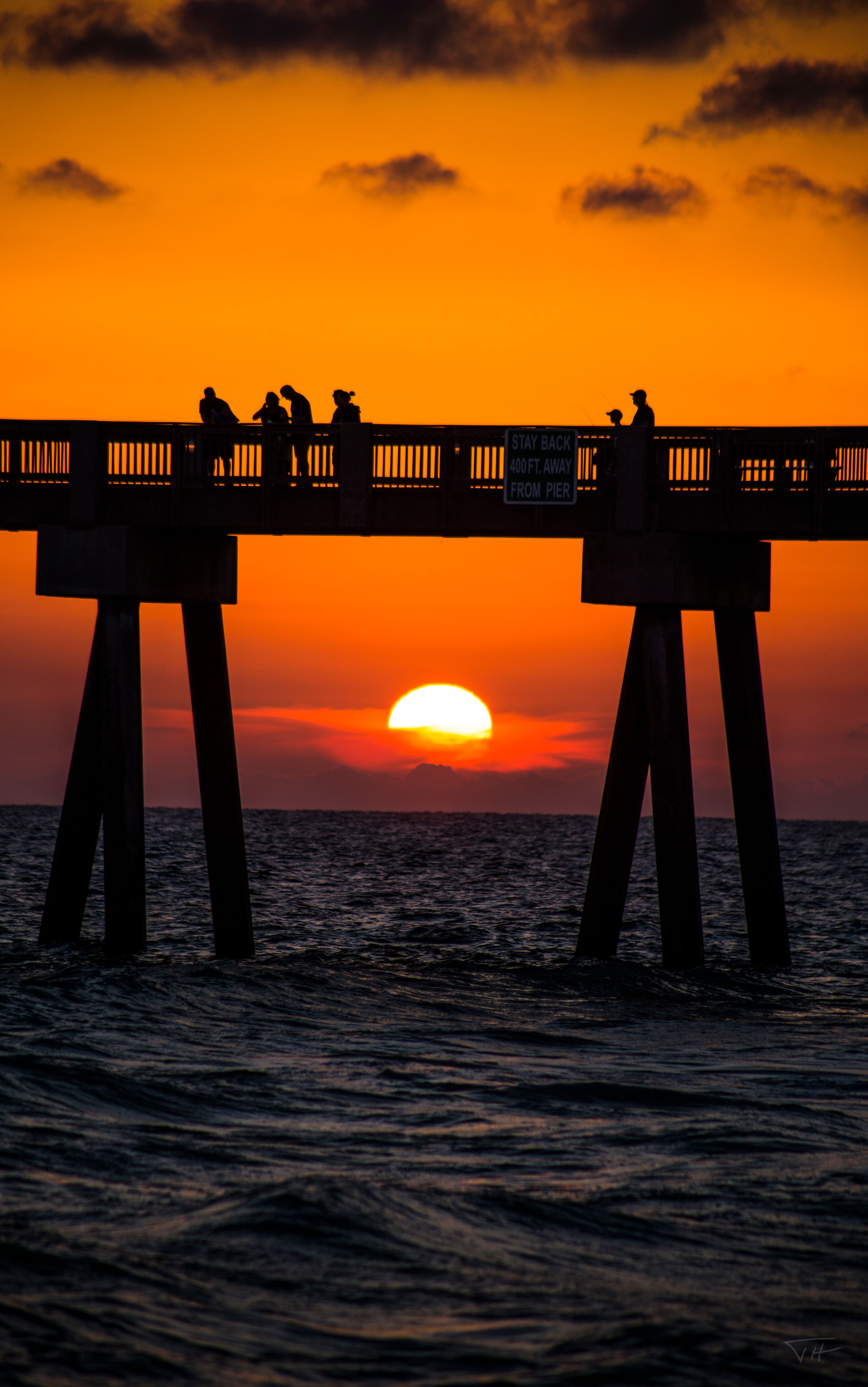 Silhouette of People Walking on the Bridge during Sunset · Free Stock Photo
