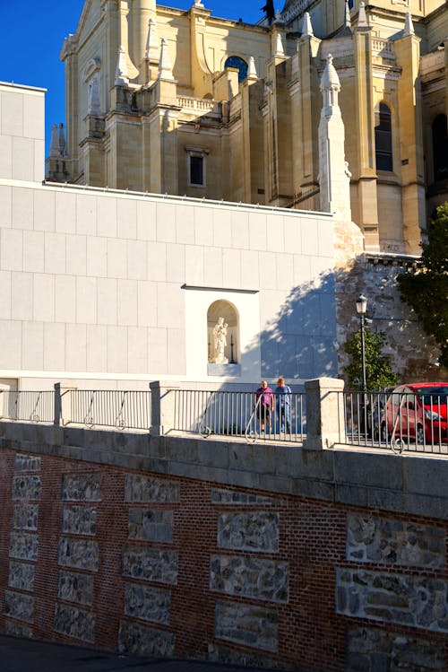 Foto profissional grátis de catedral almudena, cristandade, escultura