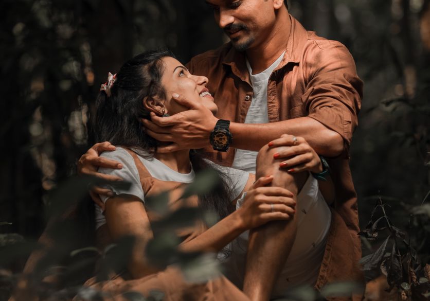 Online dating: starting a conversation on a niche platform