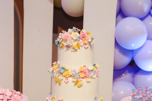 Foto stok gratis berwarna merah muda, dekorasi kue, desain bunga