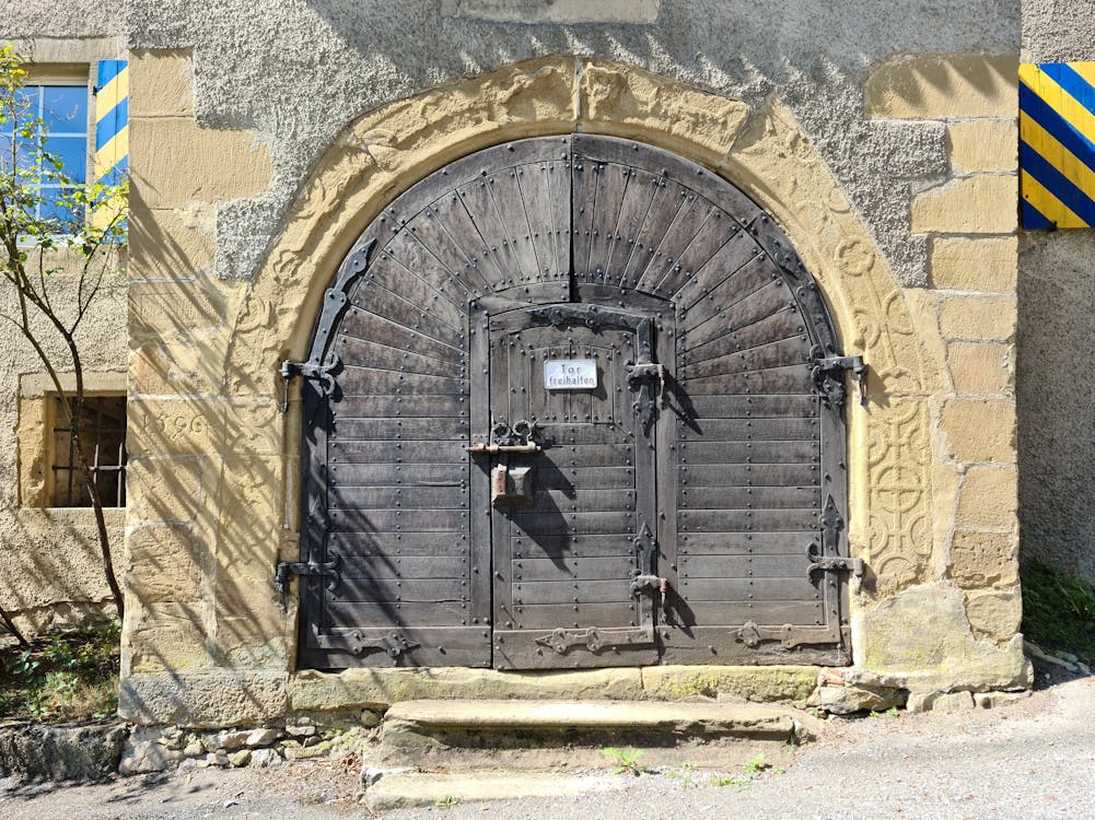 Antik, kapı, kapı aralığı içeren Ücretsiz stok fotoğraf