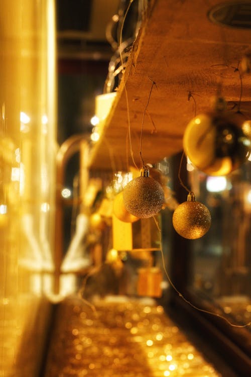 Foto profissional grátis de artigos de vidro, bolas de Natal, brilhando