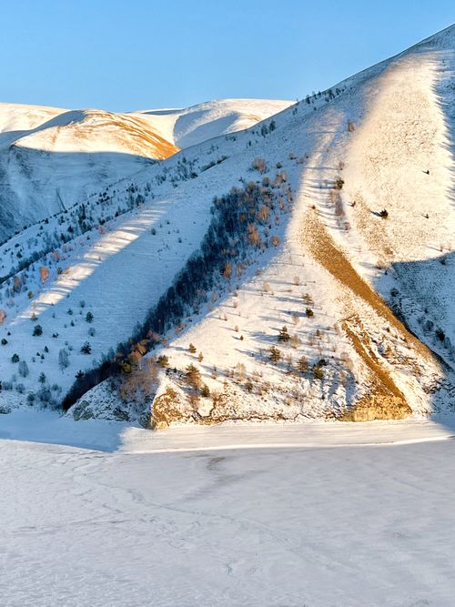 Free Scenic view of snow-covered mountains in Vedensky District, Chechnya, showcasing winter beauty. Stock Photo