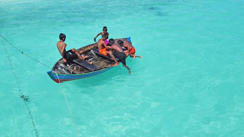 Kids on a Boat 