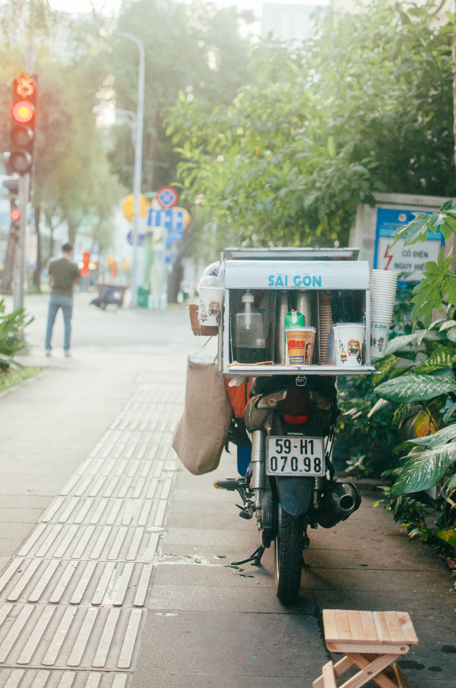 ร้านกาแฟบนรถจักรยานยนต์จอดขายริมถนน