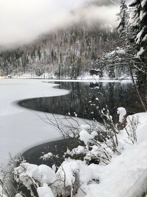 Frozen Lake inn Mountains 