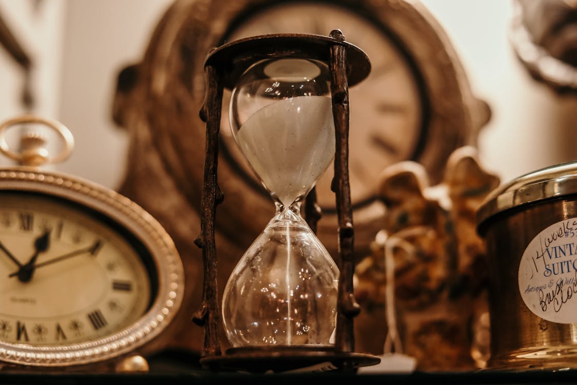 Free Shallow Focus of Clear Hourglass Stock Photo
