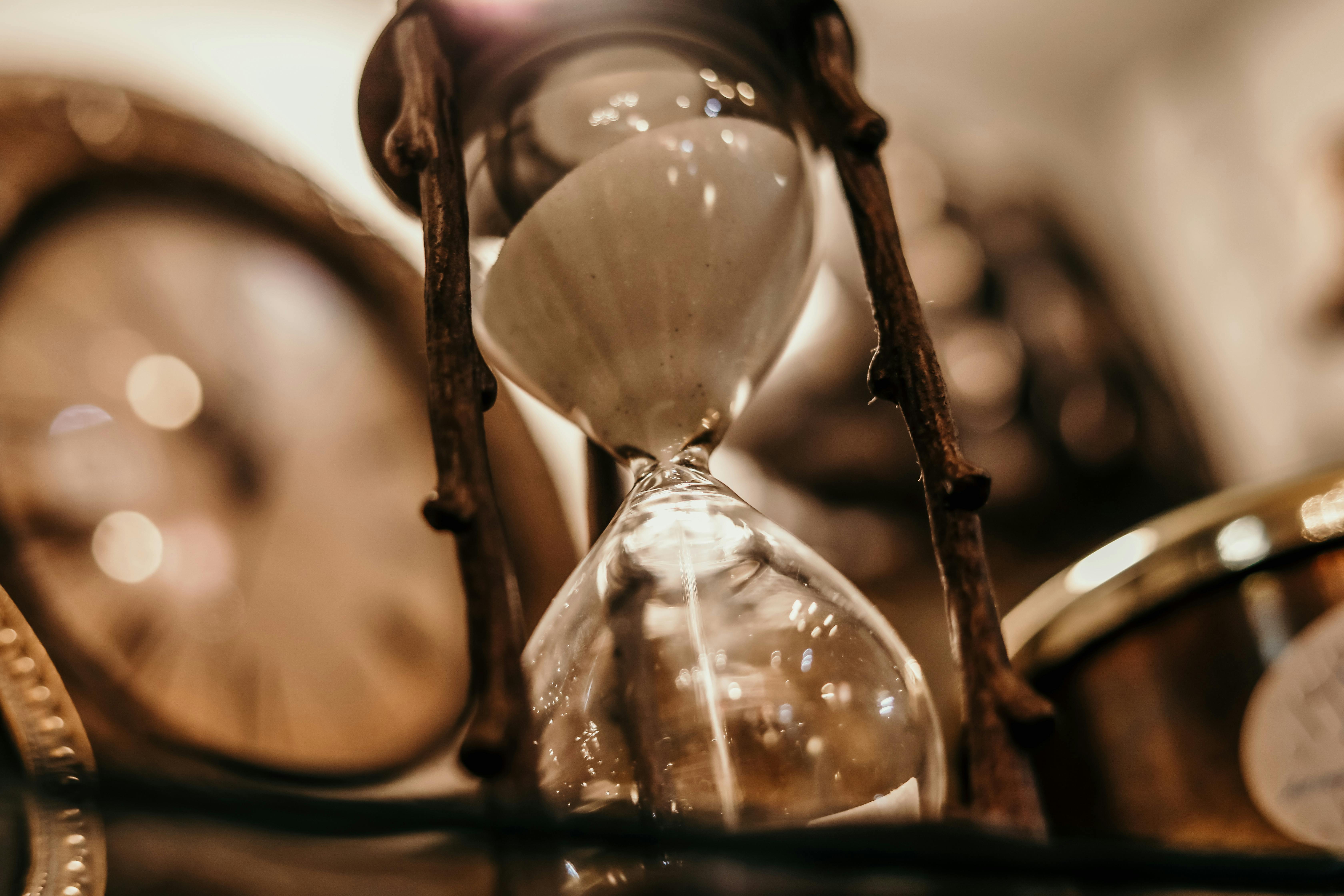 Hourglass Wallpaper Images - Free Download on Freepik