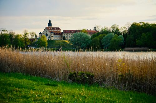 Free Idyllic landscape featuring Niasviž Castle and lake in Belarus with lush greenery. Stock Photo