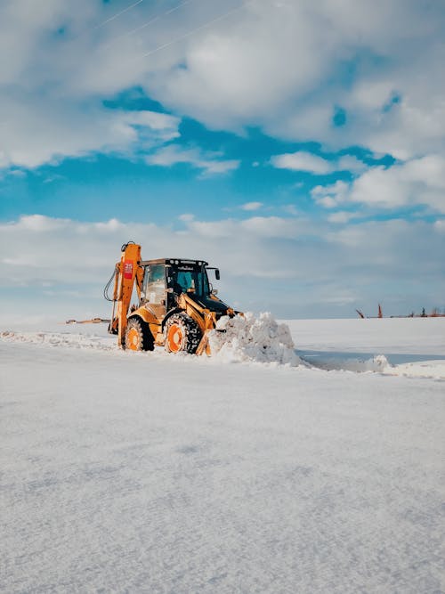 Kostenloses Stock Foto zu blauer himmel, bulldozer, clearing